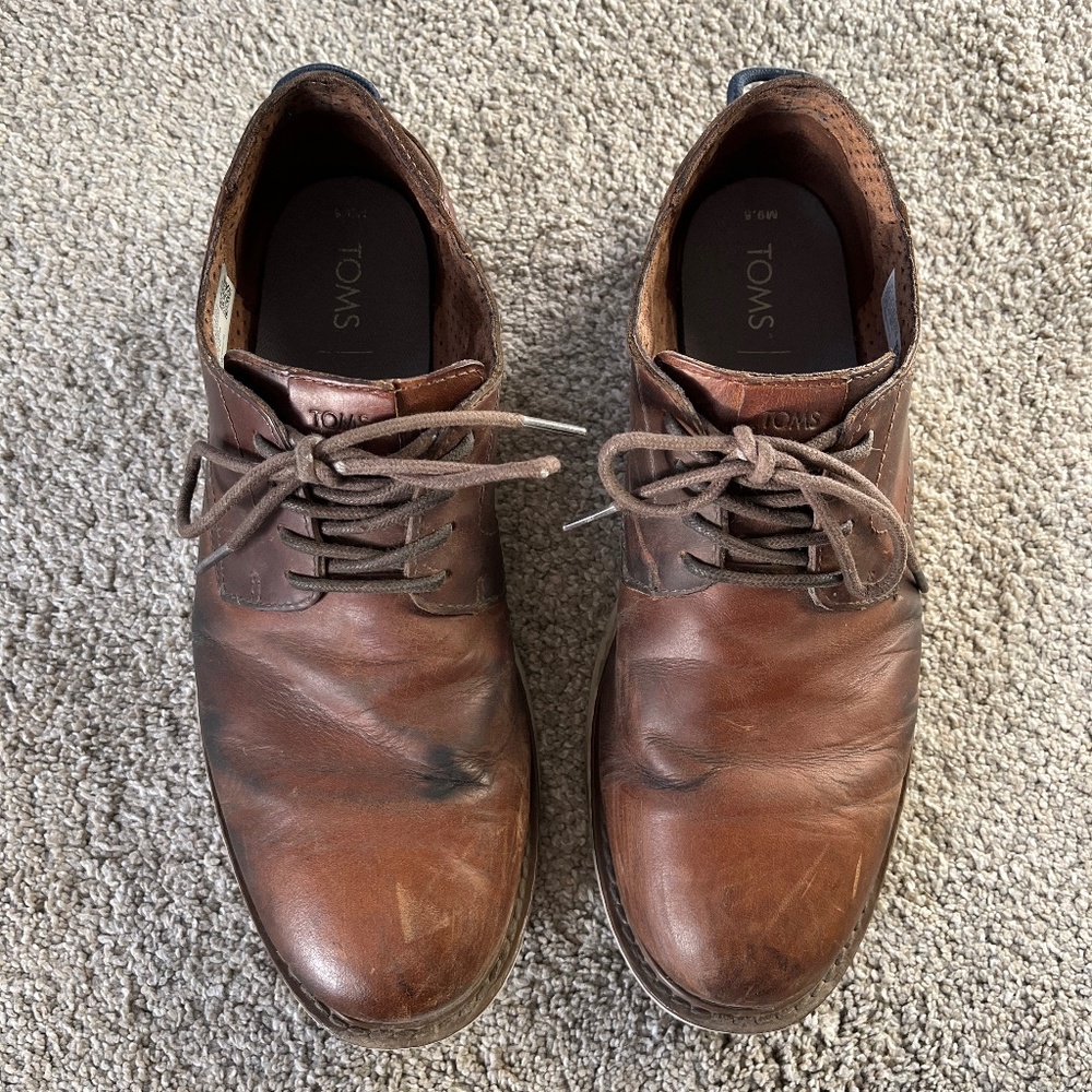 TOMS Men's Navi Brown Leather Dress Shoe (Brown) – Size 9.5